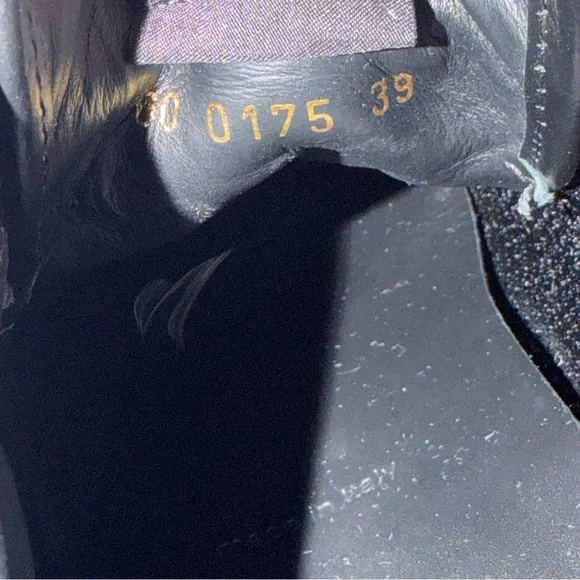 LOUIS VUITTON Nubuck Calfskin Run Away sneaker Size 8.5 Women - Picture 11 of 12